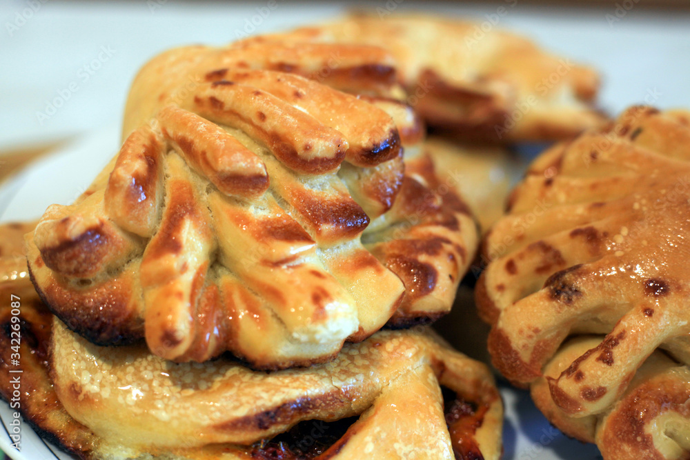 buns with sugar and jam