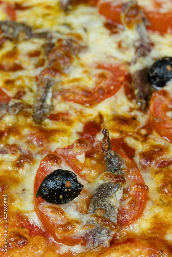 pizza napolitaine (pizza anchois, tomate et olives) pizza napolitaine (pizza anchois, tomate et olives)