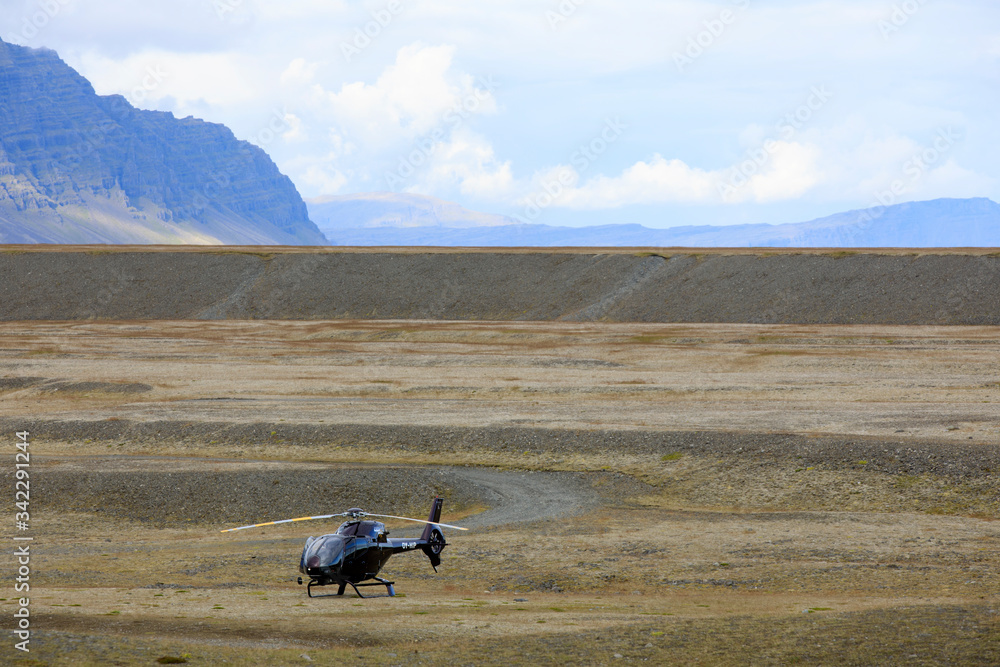 Obraz premium Jokulsarlon / Iceland - August 29, 2017: An helicopter near Glacier Lagoon, Iceland, Europe