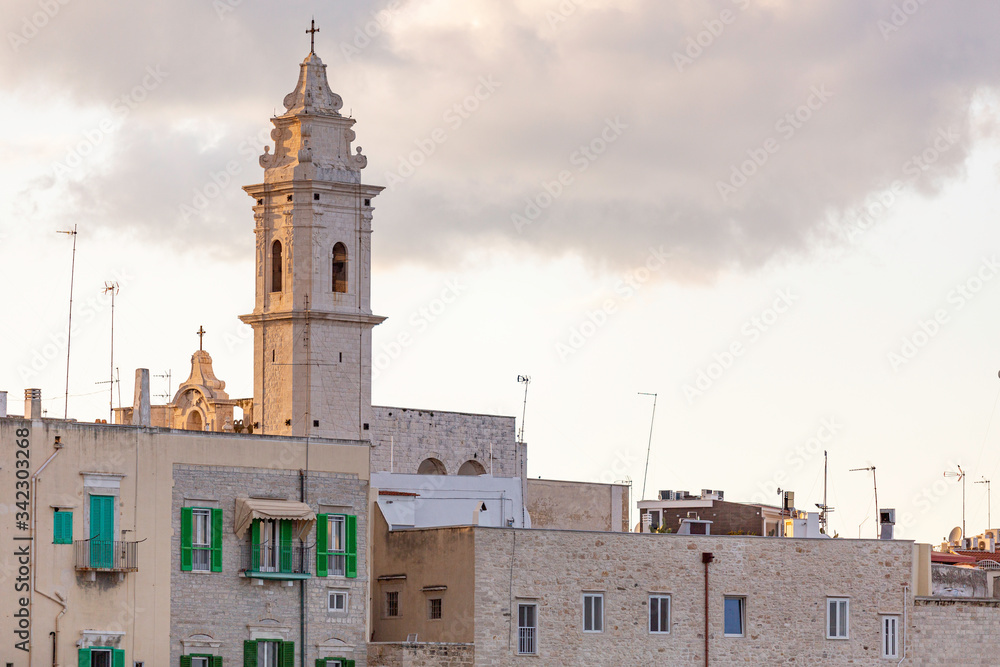 Lungomare di Molfetta in Puglia e campanile della Chiesa