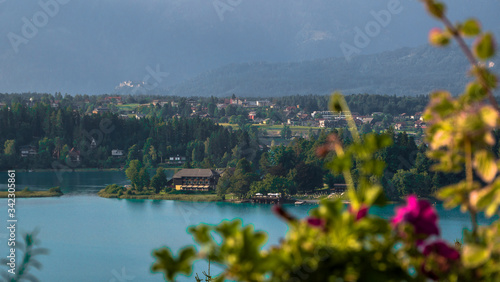 Panoramablick auf den Faaker See in Österreich