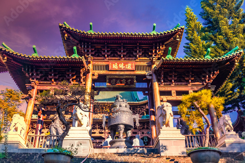 Tableau sur toile Sunset view of Minh Thanh Pagoda in Pleiku city, Gia Lai province, Vietnam