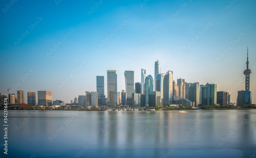 Fototapeta premium Widok panoramiczny Lujiazui, dzielnicy finansowej w Pudong, Szanghaj, Chiny.