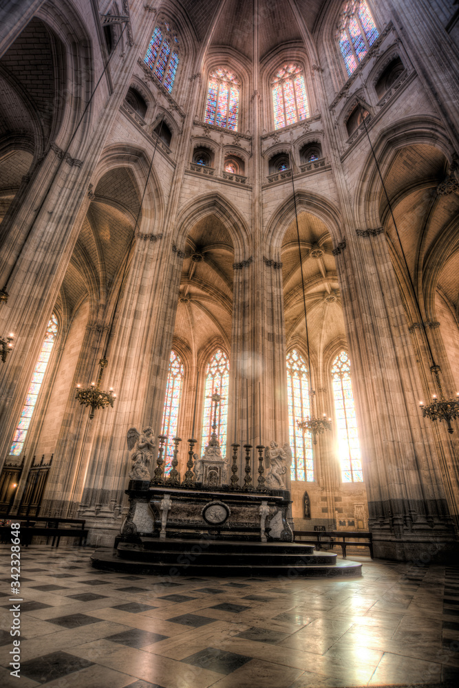 intérieure de la cathédrale gothique de la ville de Nantes en France