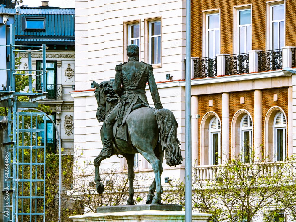 Naklejka premium Madrid / Spain-04/19/20 monument, statue of espartero in calle de alcala de madrid during the covid pandemic 19 2020
