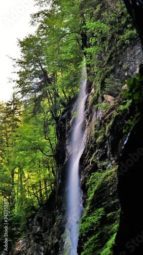 Rauschendes Wasser der Partnachklamm bei Garmisch