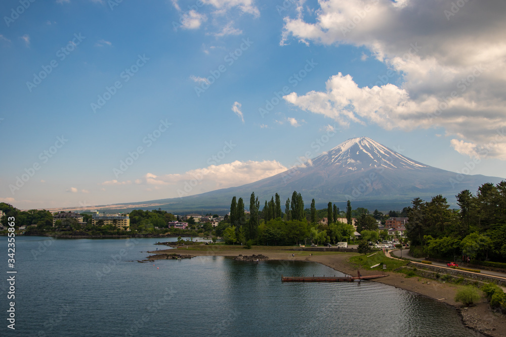 Mount Fuji mit klarem, blauem Himmel