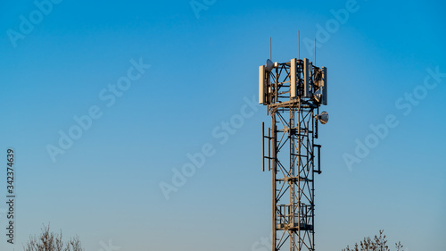 Tableau sur toile Small telecommunications tower or repeater set against an evening blue sky