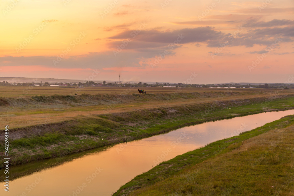 Obraz premium sunrise over the river