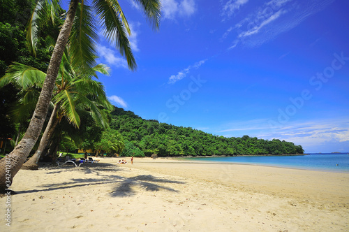 Playa en isla Coíba, Panamá