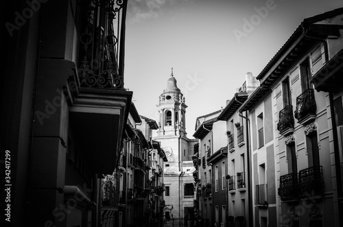 Collection of photographs of places in the old town of Pamplona.