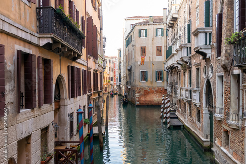 A typical canal in Venice, Italy © Everson Bueno