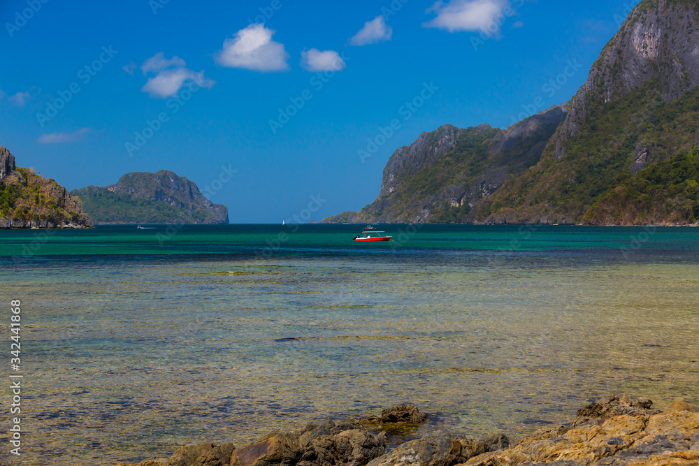 Obraz premium Scenery of the islands and coastal area of the island of Palawan in the Philippines.