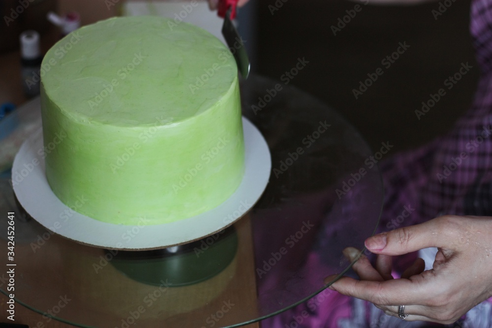 Obraz premium Cake in the process of cooking macro