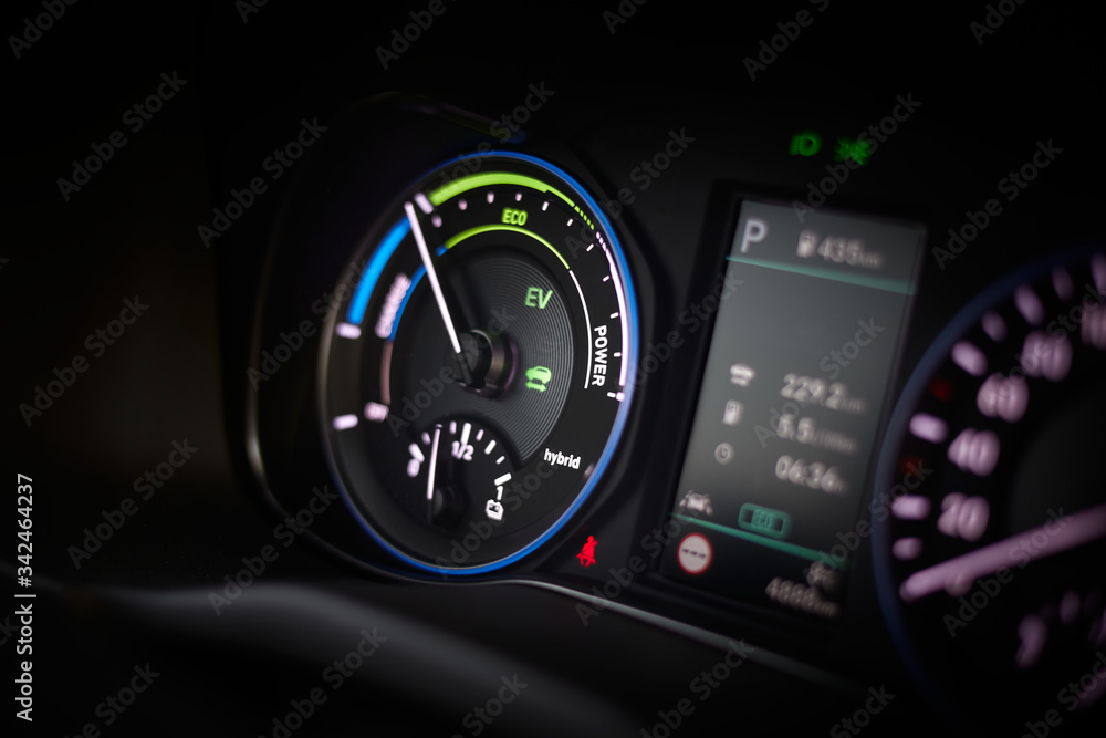 Fuel consumption efficiency indicator in a hybrid car