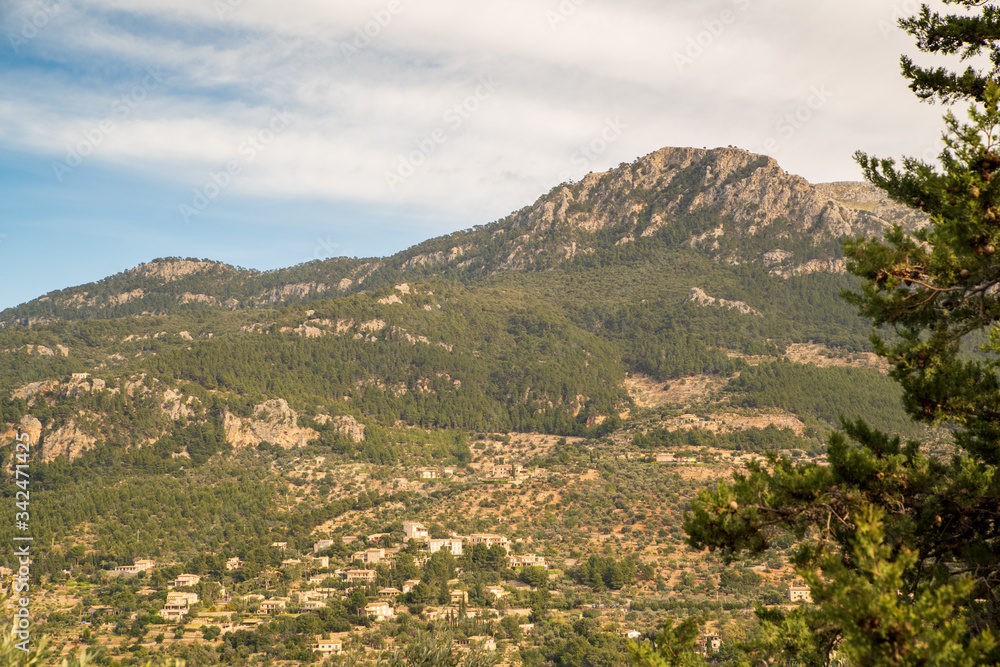 Mallorcas Bergwelt im Dunst 