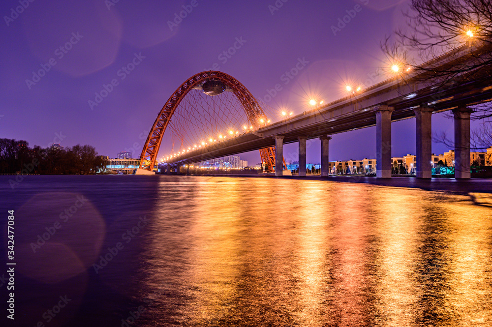 Naklejka premium Zhivopisny Bridge over Moscow river at night