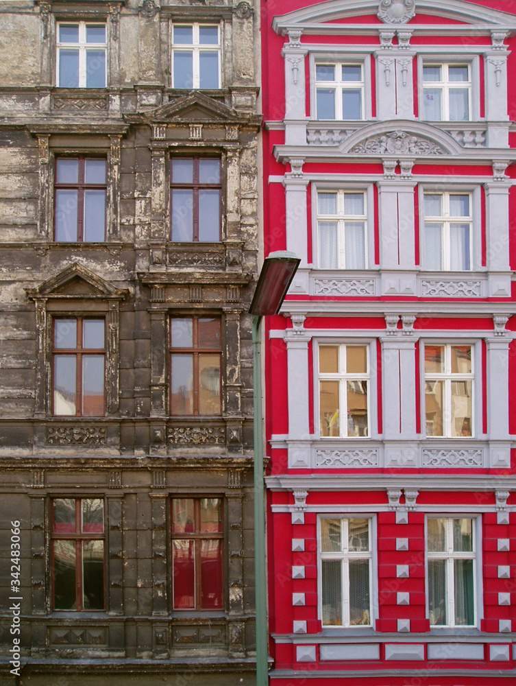 Fototapeta premium Contrast between Prussian buildings in the quarter of Kreuzberg in the city of Berlin. Germany.