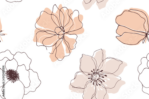 Floral seamless pattern with blossom flowers