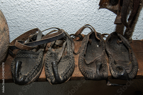 Obraz na plátne Old Authentic traditional balkan leather shoe