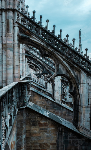 Structure and details of the roofs of the cathedral of Milan © webarma
