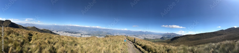Panoramica Quito desde Ruco Pichincha