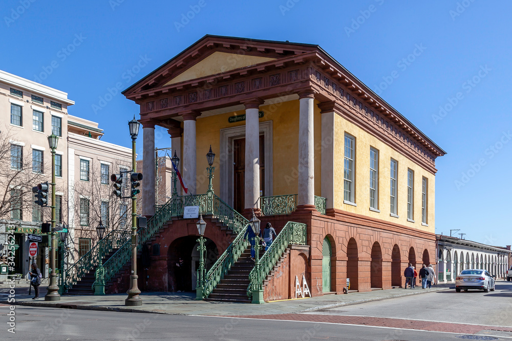 Fototapeta premium Charleston, South Carolina, USA- February 28, 2020: - City Market building in Charleston, South Carolina, USA. The City Market is a historic market complex in downtown Charleston. 