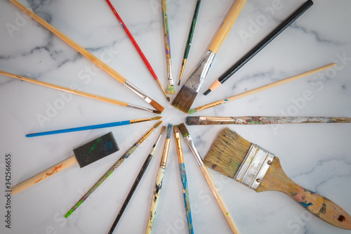 Εκτύπωση καμβά Different assorted artist paintbrushes fanned out in a circle creative unique ba