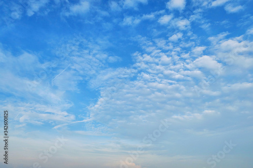 Obraz na plátně Blue sky with stratus cloud