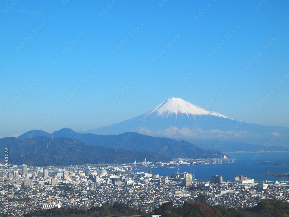 〈静岡〉富士山と清水港（Mt.fuji from shizuoka)