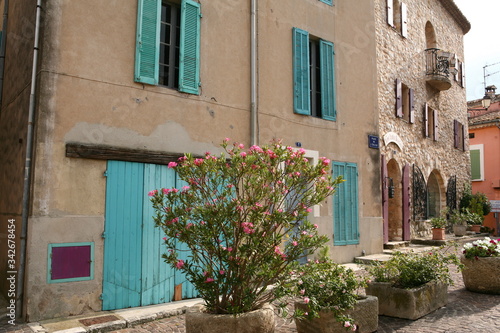 Trets et la montagne Sainte-Victoire en Provence  France