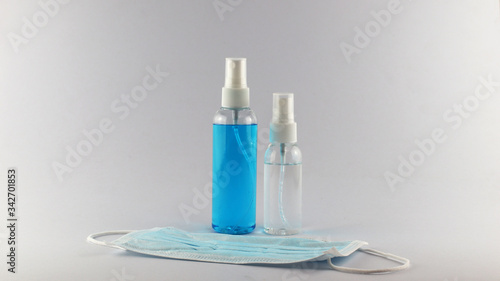 Medical mask, surgical mask and hand sanitizer Alcohol gel bottles, blue alcohols, white alcohols, coronaviruses, Covid-19