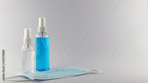 Medical mask, surgical mask and hand sanitizer Alcohol gel bottles, blue alcohols, white alcohols, coronaviruses, Covid-19
