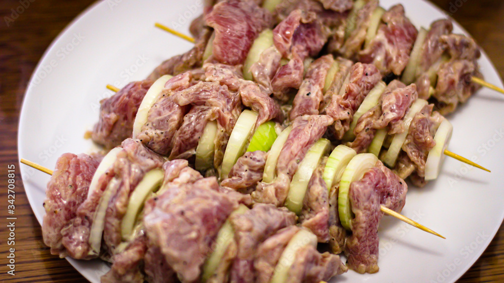 Cooking Meat. Onions And Tomatoes Dance Around The Frying Pan, Then A Plate Of Sliced Meat Appears In The Picture.