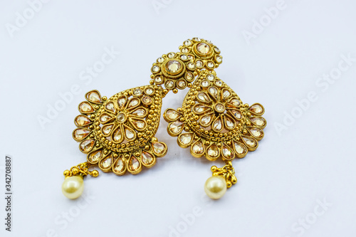 Beautiful and designer earring for marriage purpose and also can be used for par Fototapet