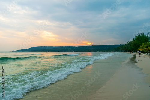 Fototapeta Naklejka Na Ścianę i Meble -  A beautiful sunset from the Long Set Beach, Koh Rong, Cambodia	