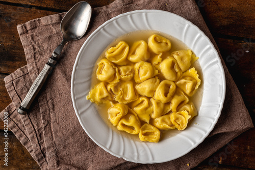 Cappelletti in brodo. Pasta italiana. Ravioli, tortellini