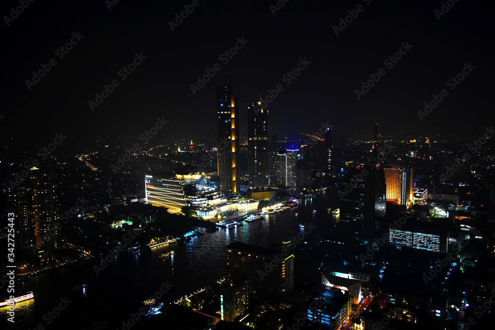 Obraz premium Thailandia, Bangkok - 11 january 2019 - Bangkok at night