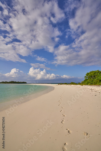 Desert Island in Maldives © marcobortignon