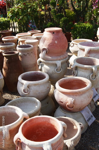 Typical vases in Florentine terracotta © sansa55
