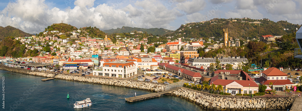 Panorama vom Hafen in St. George´s auf Grenada