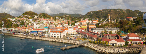 Panorama vom Hafen in St. George´s auf Grenada