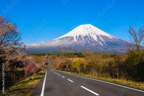 富士山と道