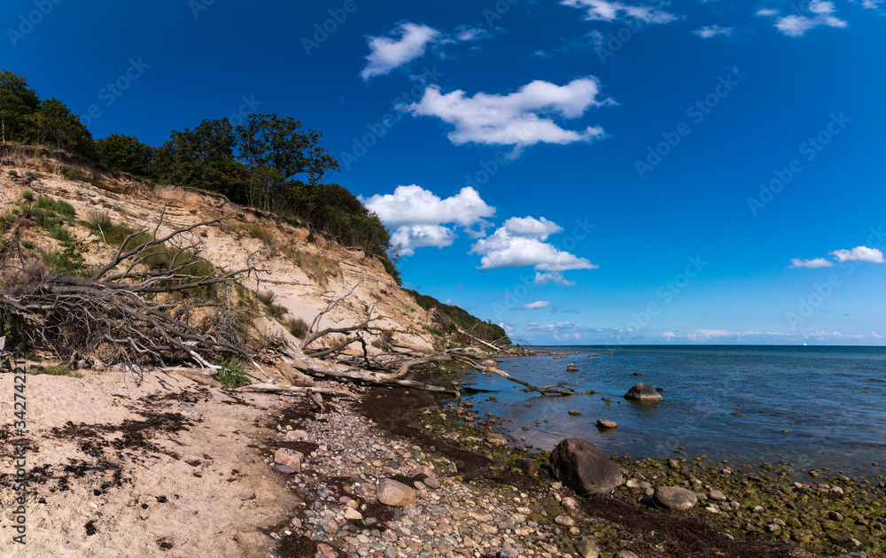 Fototapeta premium Der Südstrand, Naturstrand in Ostseebad Göhren auf der Insel Rügen