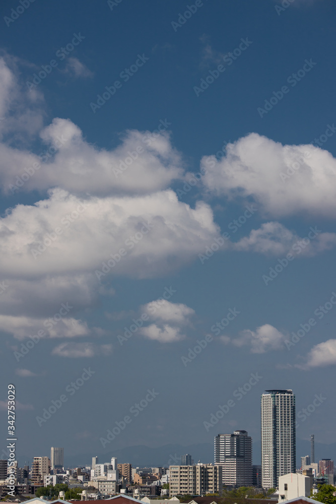 名古屋市上空の綺麗な青空と雲
