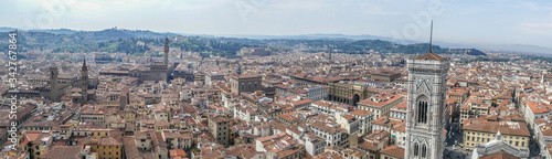 Fototapeta Naklejka Na Ścianę i Meble -  Aerial view of the historic center of Florence