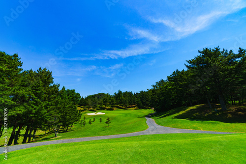 ゴルフコース ゴルフ場 フェアウェイ 風景 自然 日本 青空 快晴 晴れ ビジネス 戦略 マナー