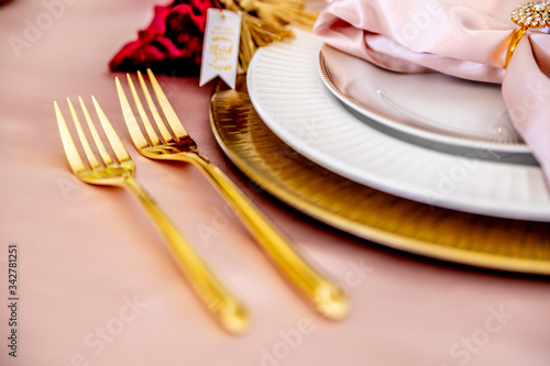 Fourchette de mariage haut de gamme en or