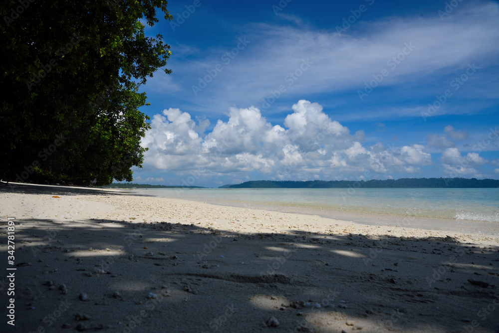 Obraz premium clouds over the beach