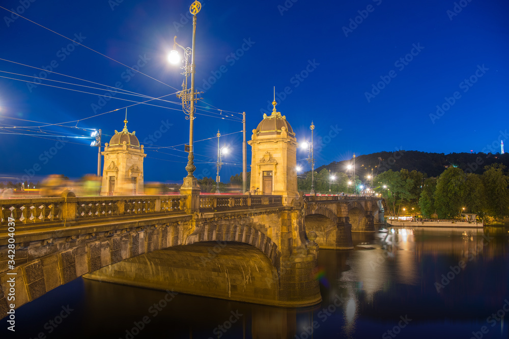 Obraz premium Bridge and Prague Castle at night, Prague, Vltava River, Czech Republic